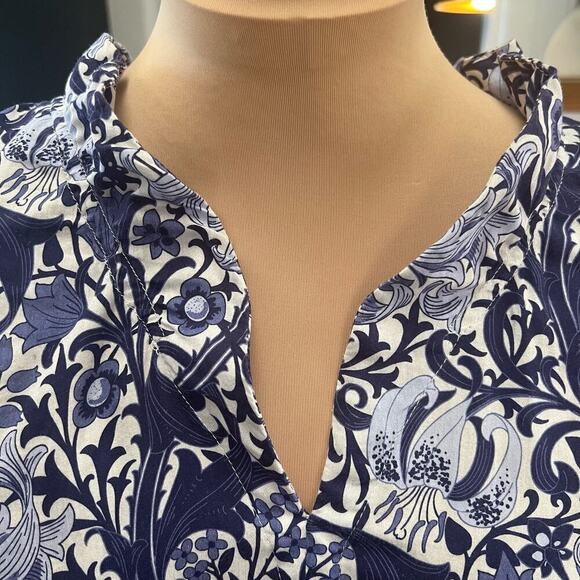 Finley SZ M Crosby Blouse in Blue Iris Print 100% Cotton Ruffle Floral Cottage - Picture 3 of 6